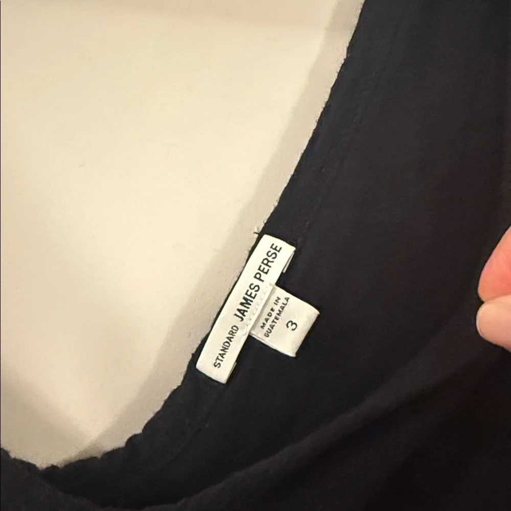 I Elegant Black Sleeveless Dress - Picture 2 of 5